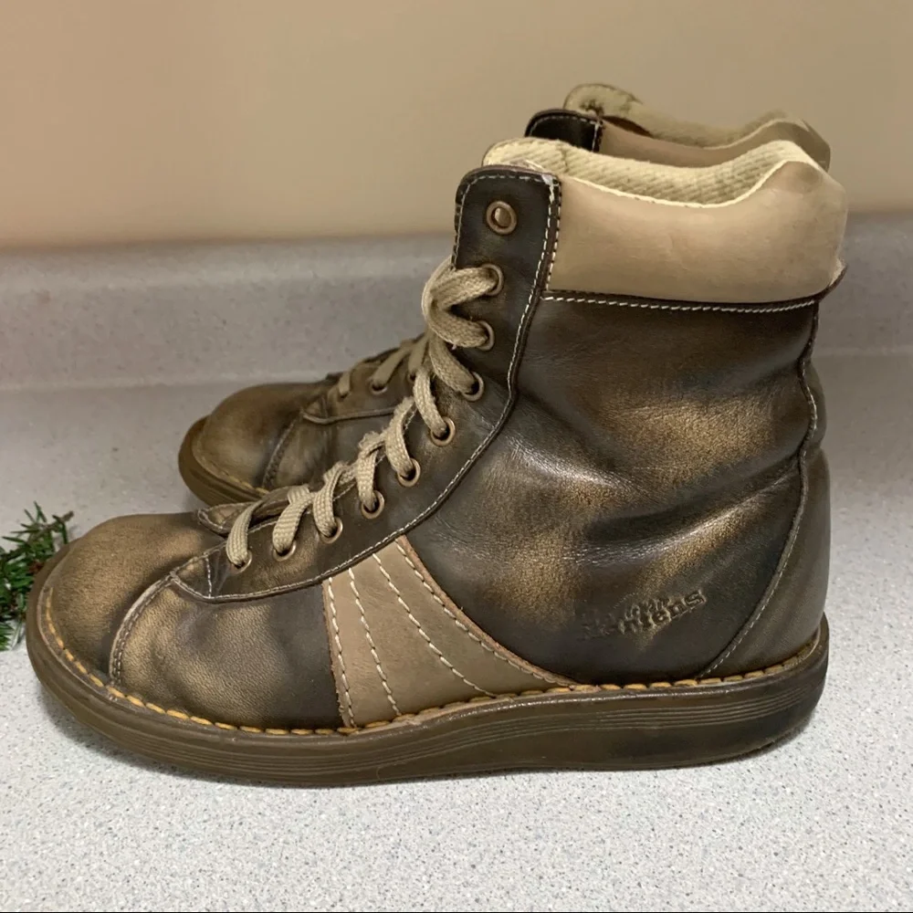 DR. MARTEN’S tan and brown leather boots, 7_6